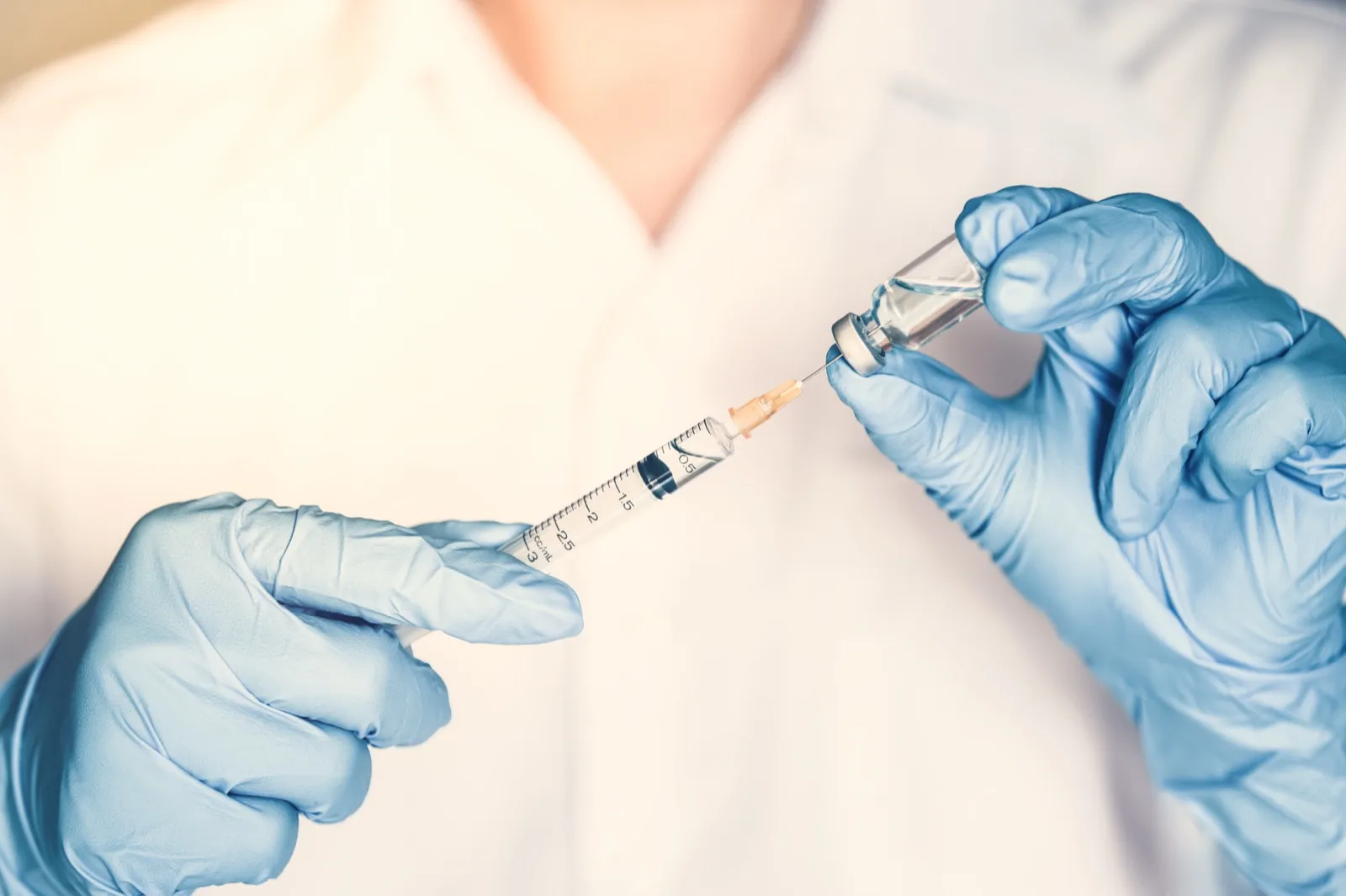 Doctor preparing ipamorelin peptide injection at Rewind Anti-Aging Miami